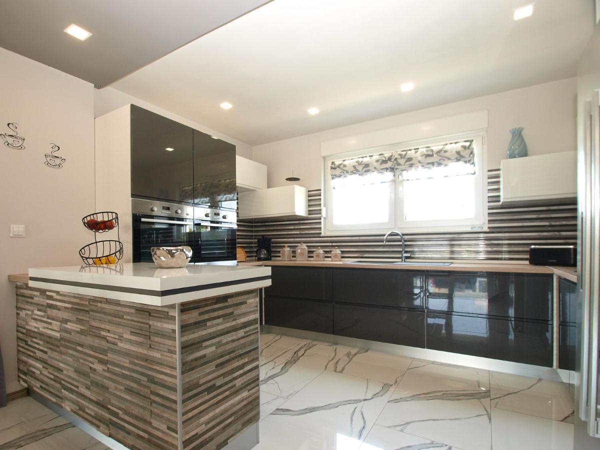 Villa Monteci 2052 Galižana المظهر الخارجي الصورة