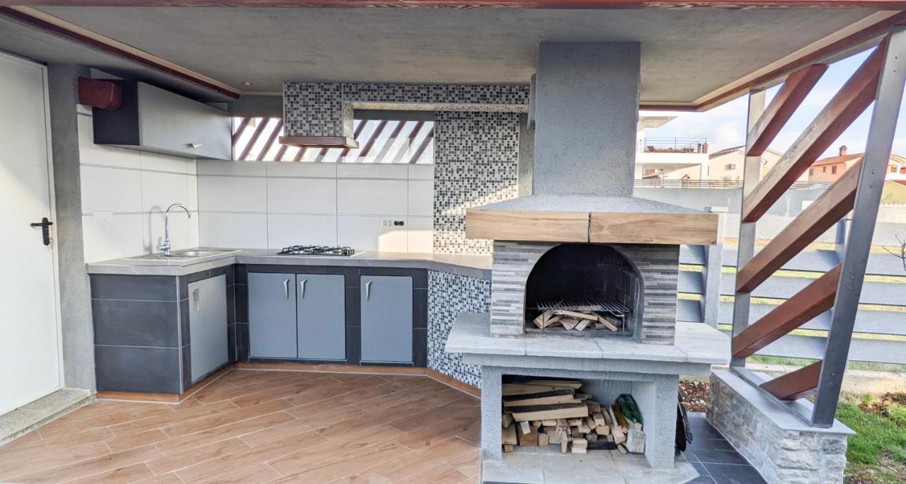 Villa Monteci 2052 Galižana المظهر الخارجي الصورة